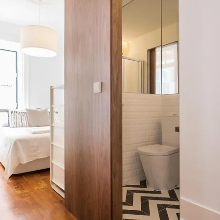 Apartmán Sunlit Two-bedroom Retreat In Lisboa