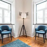 Sunlit Two-bedroom Retreat In * Lisboa