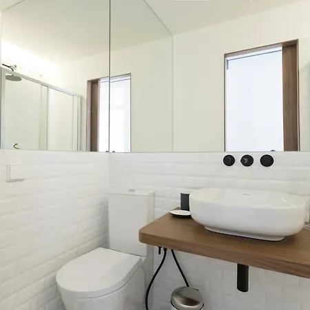 Sunlit Two-bedroom Retreat In * Lisbon